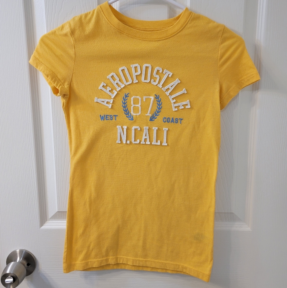Aeropostale Juniors Golden West Coast Tee. XS